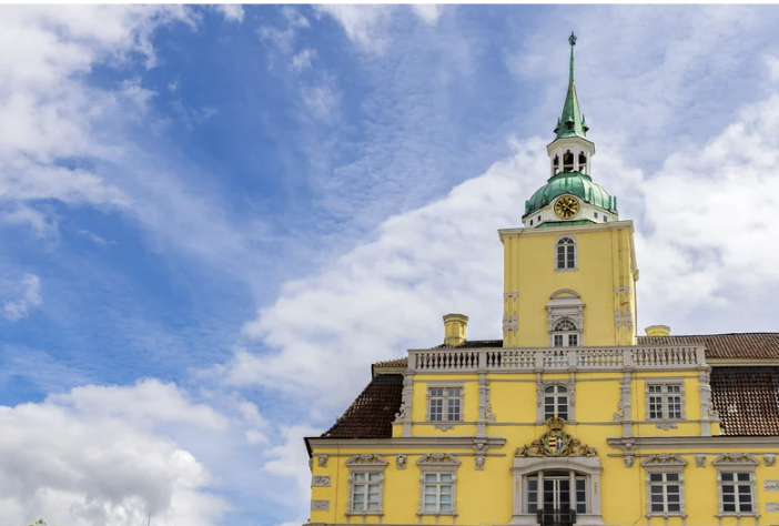 Einfach Verbeamtet Lehrer werden in Niedersachsen: Chancen, Bedarf und Karrierewege im Überblick