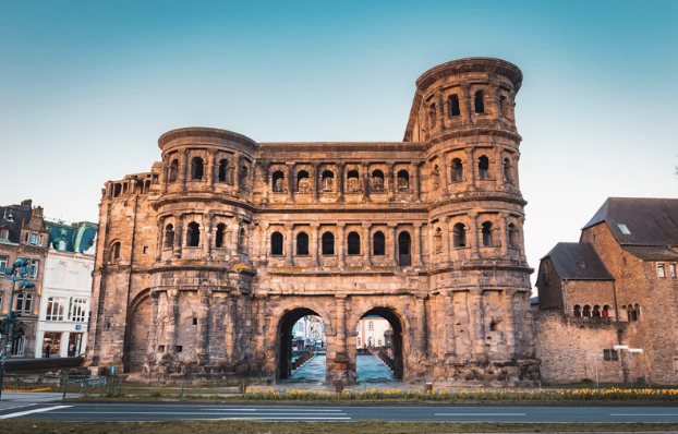 Einfach Verbeamtet: Lehramt in Rheinland-Pfalz: Studium, Referendariat und wichtige Versicherungen