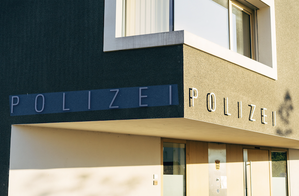 Einfach Verbeamtet: Polizei Hessen: Duales Studium, Eignungsauswahlverfahren, Bewerbung und Gehalt im Detail