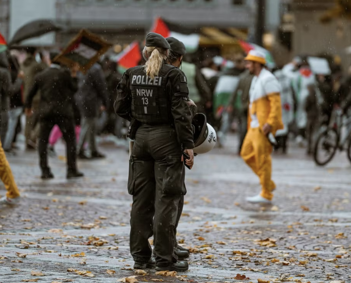 Einfach Verbeamtet: Polizei Sachsen: Ausbildung, Studium, Auswahlverfahren, Bewerbung und Gehalt im Detail